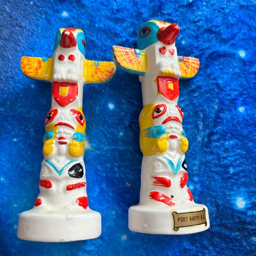 4/$100 Colorful Totem Post salt and pepper shaker set